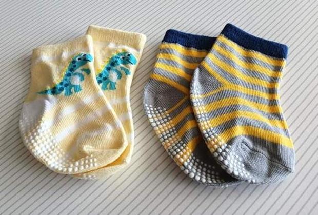 Dětské protiskluzové bavlněné ponožky 6–12 m – 2 páry (W235)