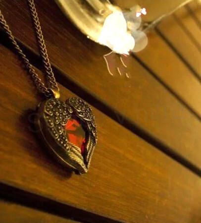 Náhrdelník s přívěškem - Retro - Andělská křídla (BD2)