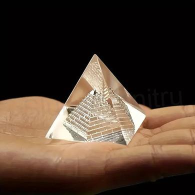 Egyptská Pyramida z Křišťálového Skla 4 x 4 cm (H641)