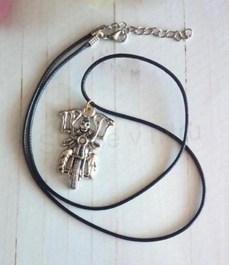 Šňůrkový náhrdelník s přívěskem motorkář (BD890)