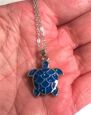 Opálová želva na stříbrném řetízku (X1894)