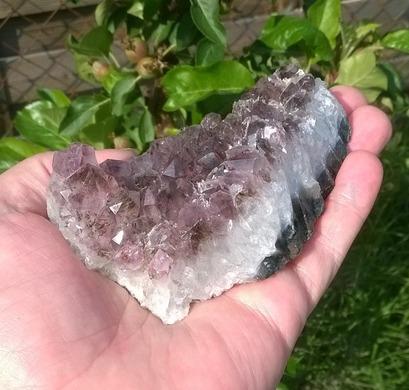 Ametyst drúza narostlá v chalcedonu 292 g (Brazílie) (X1903)