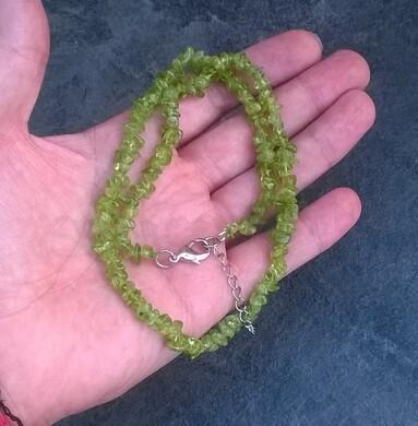 Olivínový tromlovaný náhrdelník 53 cm (X1908)