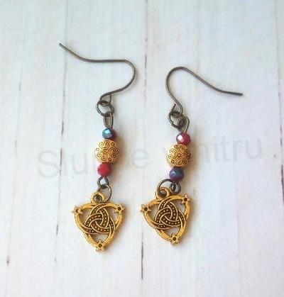 Dlouhé visací náušnice Triquetra (BB876)