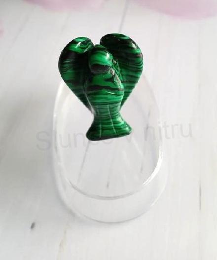 Minerální anděl malachit 15 g (X1961)