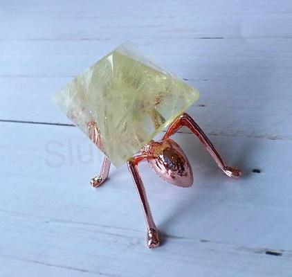 Broušená citrínová pyramida 33 x 24 mm | 31,6 g (X1969)