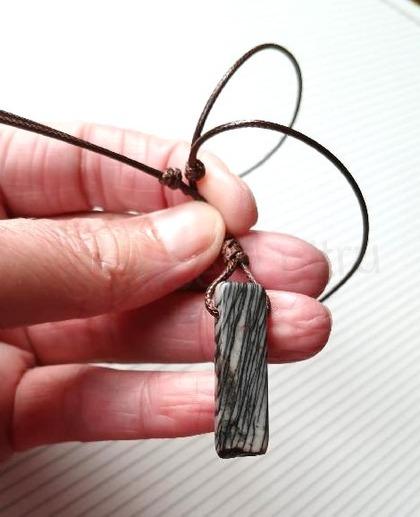 Minerální náhrdelník jaspis obrázkový na nastavitelné voskované šňůrce (X2013)