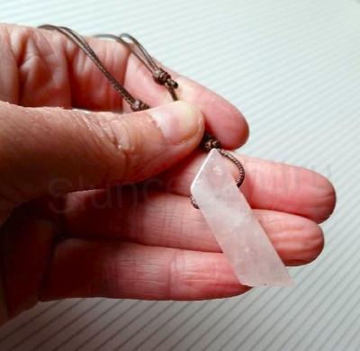 Růženínový náhrdelník na nastavitelné šňůrce (X2017)