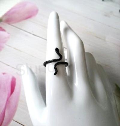 Hadí černý prsten velikost 56 (BP522)