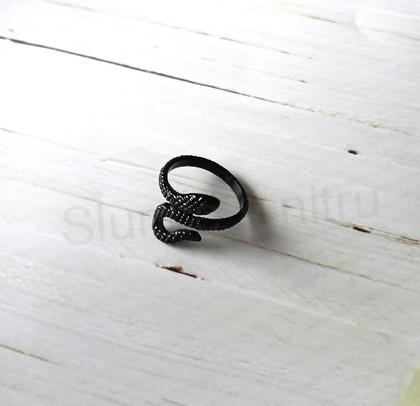 Hadí černý prsten velikost 58 (BP524)