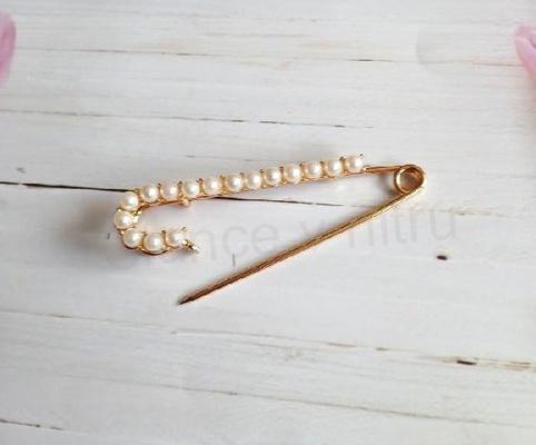 Špendlíková perlová korálková brož (H659)