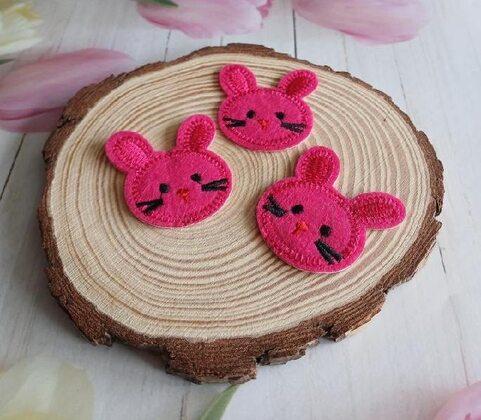 Nášivka, nažehlovačka králíček, zajíček tmavě růžový 4,4 x 4 cm (C777)