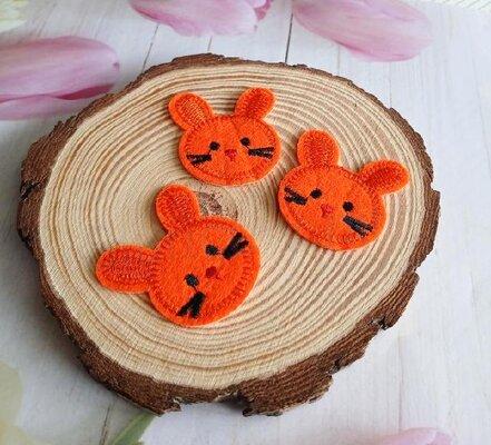Nášivka, nažehlovačka králíček, zajíček oranžový 4,4 x 4 cm (C780)