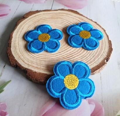 Nášivka kytička modrá 5,3 x 5,4 cm (C807)