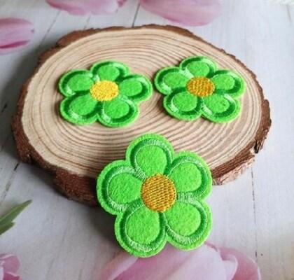 Nášivka kytička zelená 5,3 x 5,4 cm (C808)