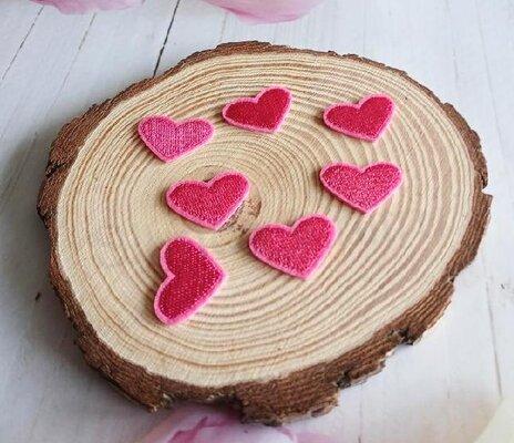 Nášivka, nažehlovačka srdce 2,6 x 1,9 cm (C839)