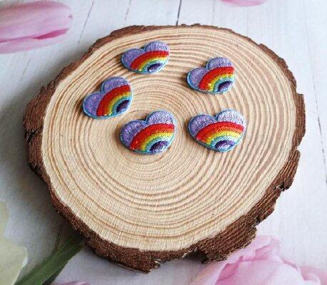 Nášivka, nažehlovačka srdce duha 2,8 x 2,3 cm (C841)