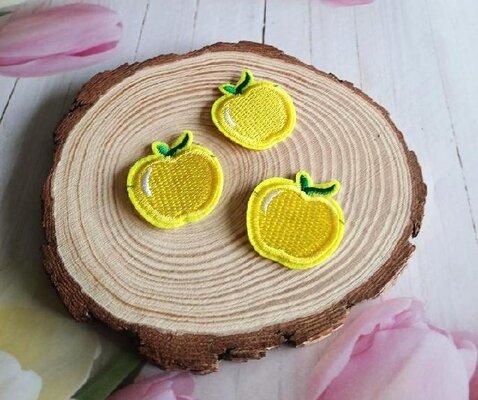 Nášivka, nažehlovačka jablko žluté 3,4 x 3,7 cm (C847)