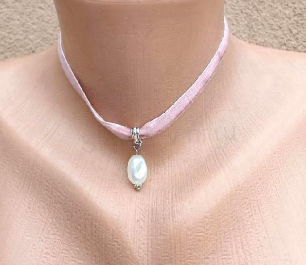 Náhrdelník choker sametový s perlou růžový (BD927)
