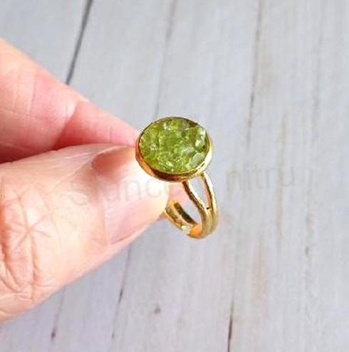 Minerální nastavitený prsten pravý olivín (X2048)
