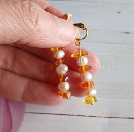 Náušnice klipsy jantarové, perlové šroubovací (X2053)