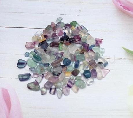 Fluorit zlomky 6 - 16 mm, bez díry 10 g (X2062)