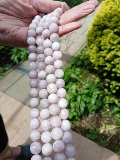 Přírodní kunzit, spodumen kulička 12,2 - 12,6 mm (X2077)