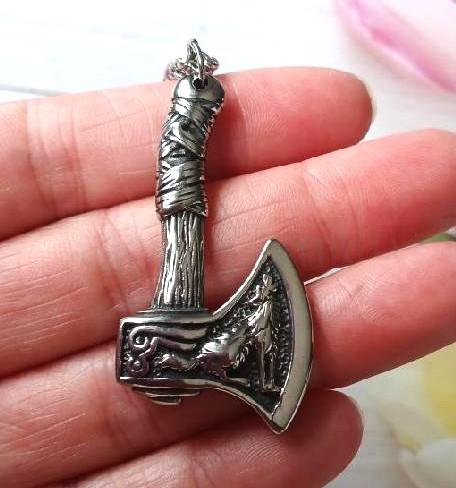 Nerezový náhrdelník s přívěskem vikinská sekera (BD964)