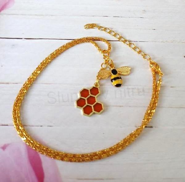 Nerezový náhrdelník s přívěskem včela, plástev (BD970)