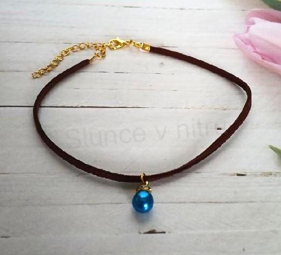 Náhrdelník choker kůže - modrá kulička s kamínky (BD973)