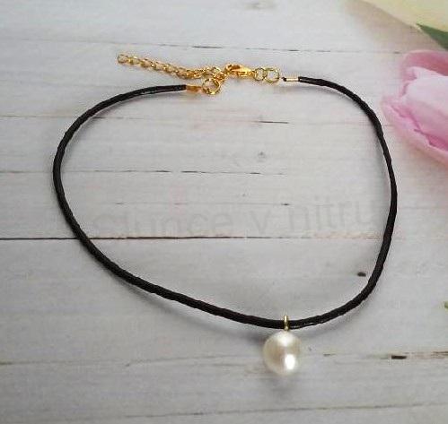 Náhrdelník choker kůže - s kuličkou (BD980)