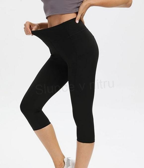 Dámské neprůhledné sportovní legíny s kapsou – velikost M (k633)