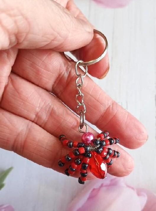 Klíčenka, přívěsek na klíče korálkový pavouk (H695)