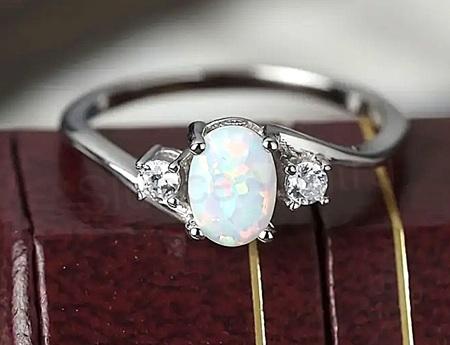 Prsten ozdobený kubickým zirkoniem a opálovým nálezem velikost 19,2 mm (BP549)