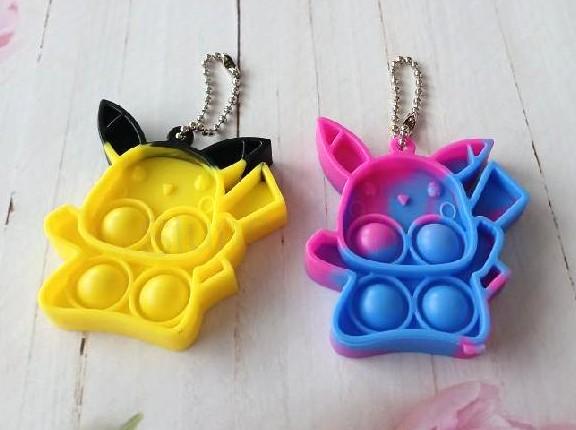 Klíčenka, přívěšek na klíče Fidget s Pop it Toys pikaču (H704)