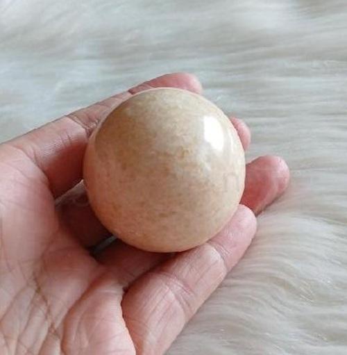 Sluneční kámen koule leštěná 50 mm | 185 g (X2160)
