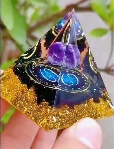 Orgonitová pyramida - nebeské znamení ryby, ametyst 5,5 x 5,2 cm (PP211)