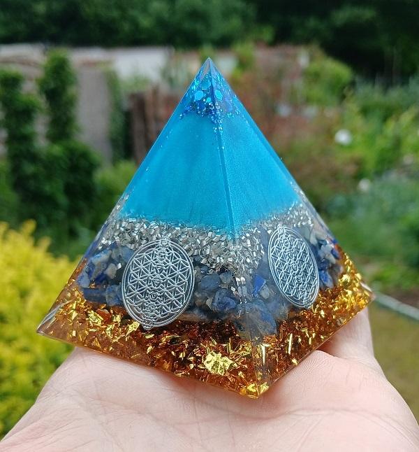 Orgonitová pyramida - květ života, lapis lazuli 6 x 5,9 cm (PP216)