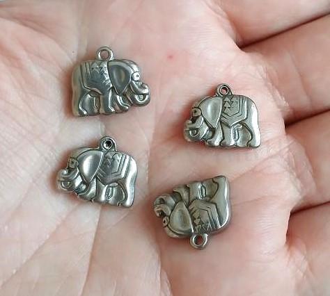 Přívěsek Slon nerezová ocel 15 x 13 x 4 mm (AA437)