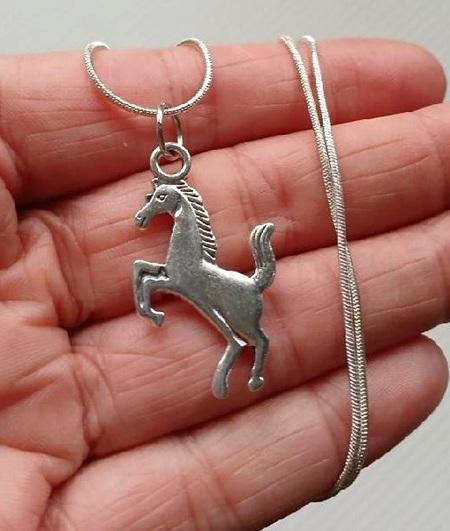 Náhrdelník s přívěskem koně, kůn (BD1005)