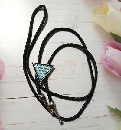 Bolo kravata s trojúhelníkovou ozdobou (BD1025)