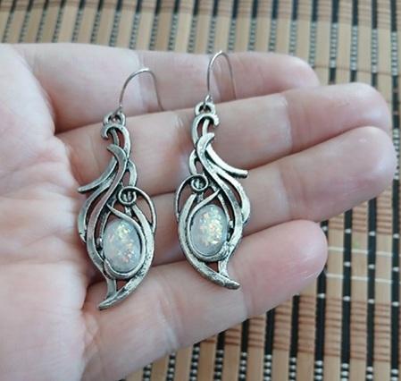 Visací ozdobné náušnice slza s opálem (BB924)