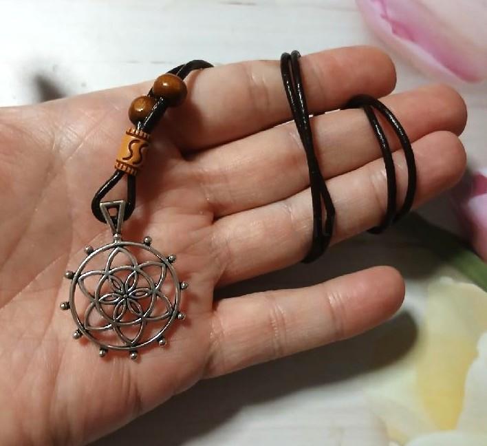 Šňůrkový náhrdelník pentagram, dřevo - hovězí kůže (BD1033)