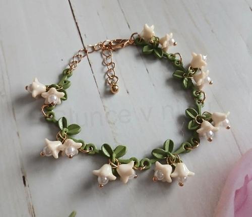 Řetízkový květinový náramek – konvalinka (BC646)