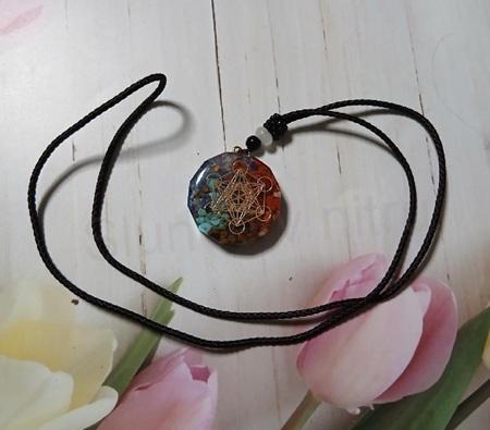 Orgonitový náhrdelník – 7 čaker, energetický amulet z přírodních kamenů (X2177)