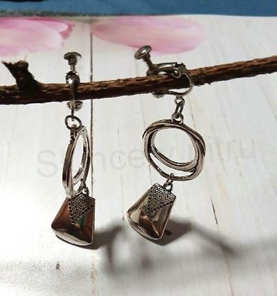 Šroubovací klipsy – ozdobné náušnice v platinové barvě (BB942)