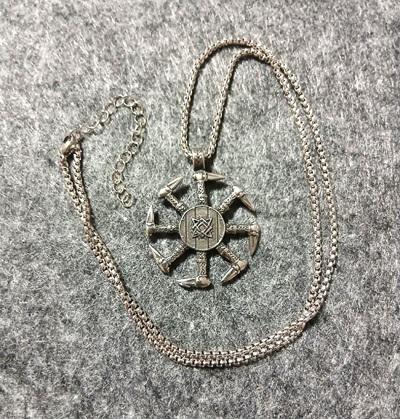 Vikinský nerezový náhrdelník – runové sluneční kolo, 3D provedení (BD1038)