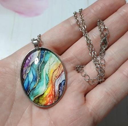 Řetízkový náhrdelník s barevným oválným přívěskem (BD1040)