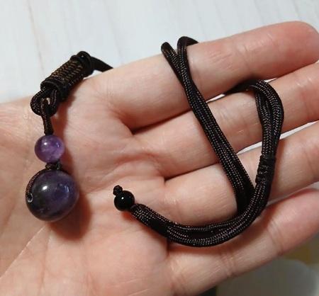 Minerální nastavitelný náhrdelník – ametystové kuličky (X2180)