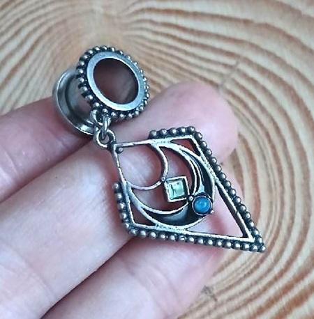 Tunel do ucha s přívěskem – opál, chirurgická ocel (BB944)